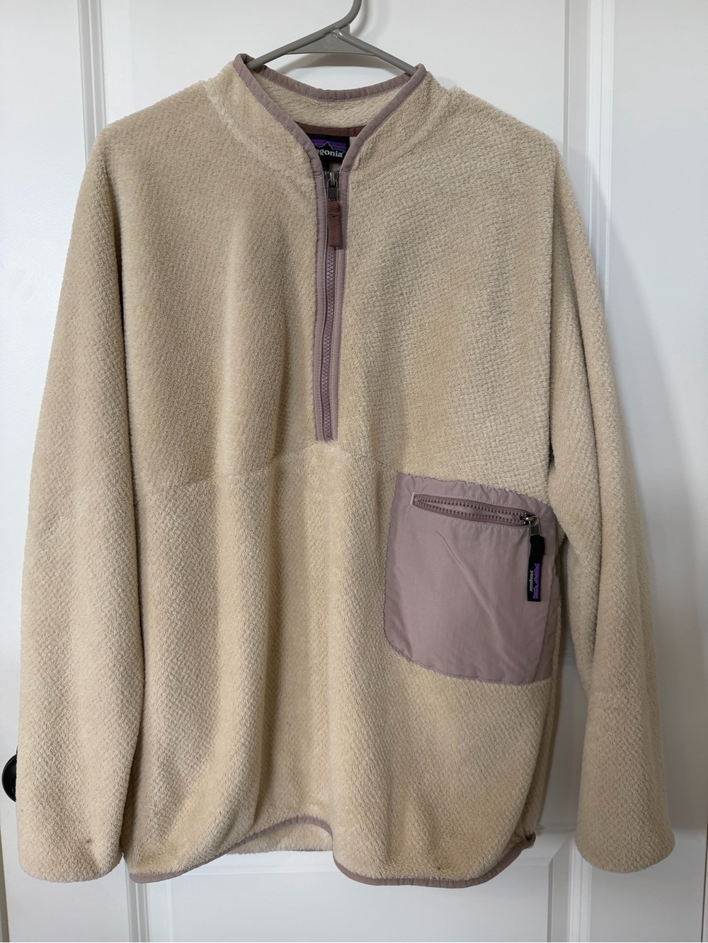 Patagonia Beige Fleece Pullover with Lavender Pocket XL